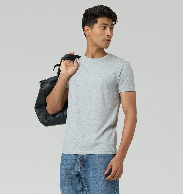 blog-article-image-solid-vs-graphic-tees-which-fits-modern-mens-style