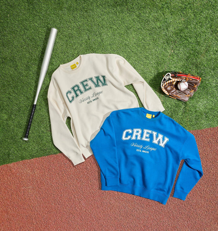 Crewneck Sweatshirt vs Hoodie: Which One Should You Buy?
