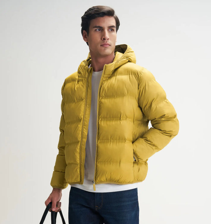 blog-article-image-hooded-puffer-jackets-your-shield-against-winters-wild-side