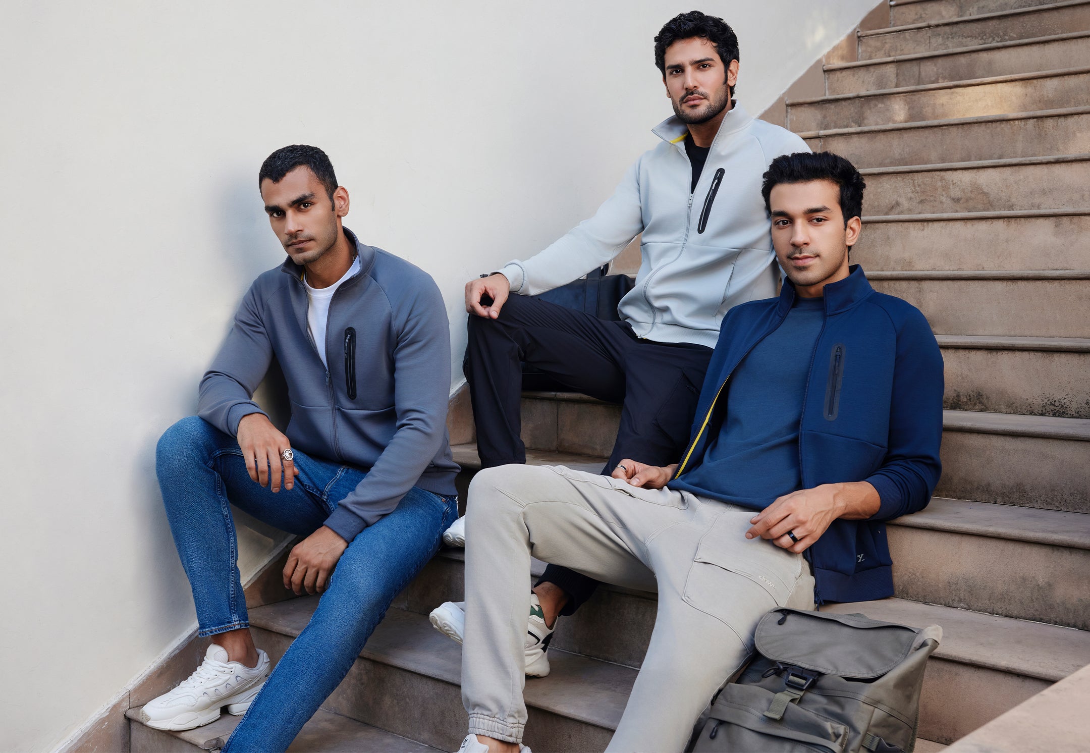 Unlocking Versatility: One Zip-Up Jacket, Multiple Looks: – XYXX