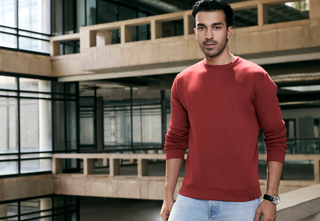 blog-header-image-creative-ways-to-style-your-sweatshirt-for-a-fashionable-look
