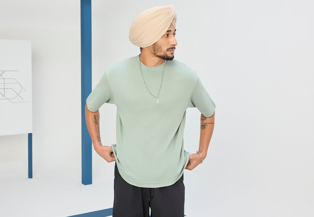 blog-header-image-oversized-vs-regular-fit-tees-which-is-better-for-summer