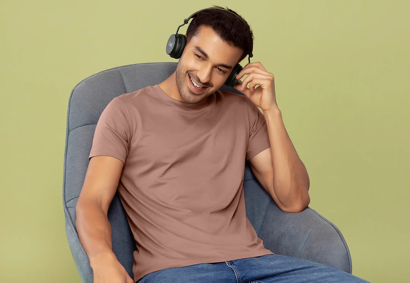 blog-header-image-powerful-beats-powerful-feats-15-motivational-bollywood-songs-for-men